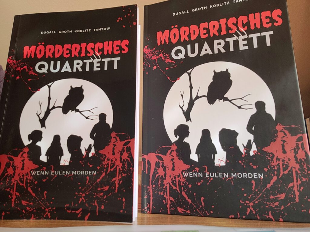 zwei Bücher,schwarz und rotes Cover